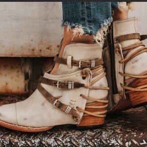 Freebird CRUE boots- size 9- ICE